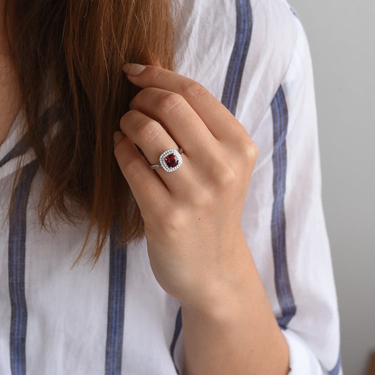 Prsten se spinelem 68048