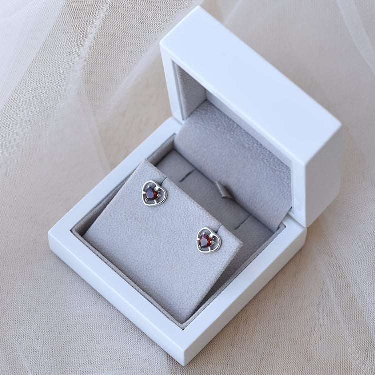 Romantické náušnice s granáty v srdíčku 67541