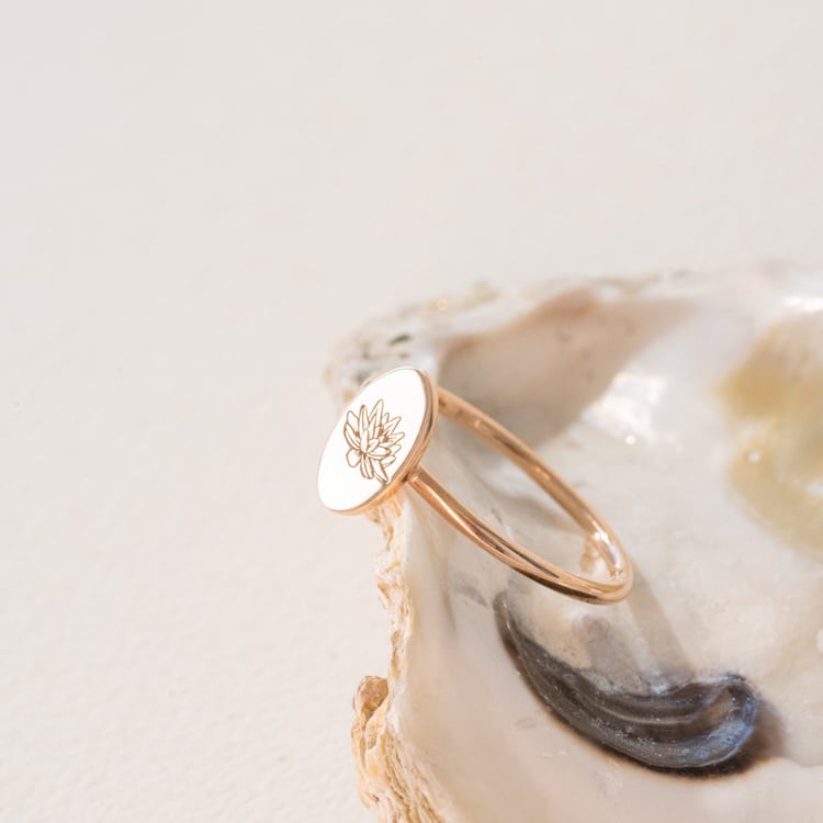 Oválný prsten s gravírem květiny Agatha 101091