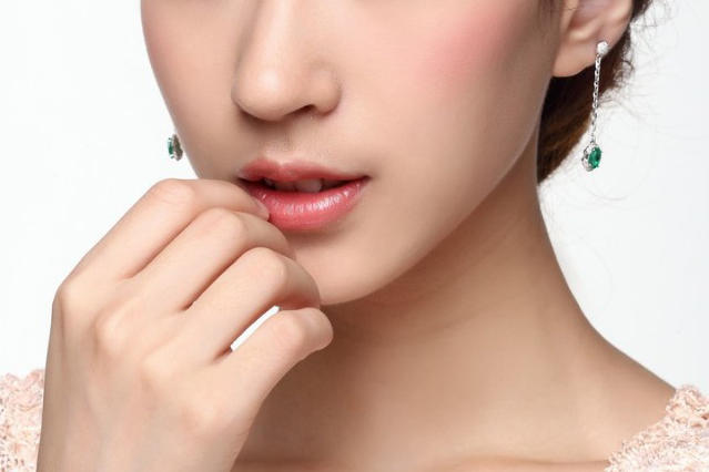 Náušnice se smaragdy a diamanty 4899