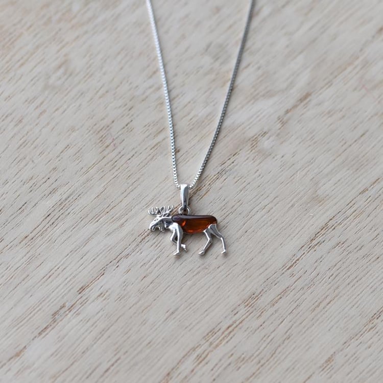  Jantarový los ve stříbrném přívěsku Farell 52119