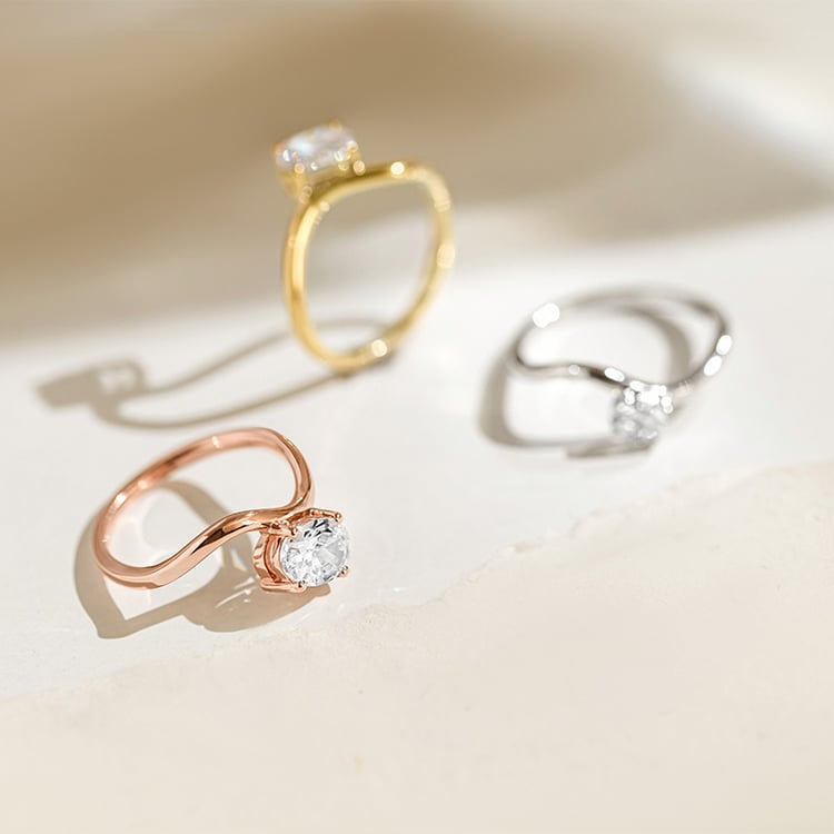 Zásnubní prsten s oválným diamantem 154798