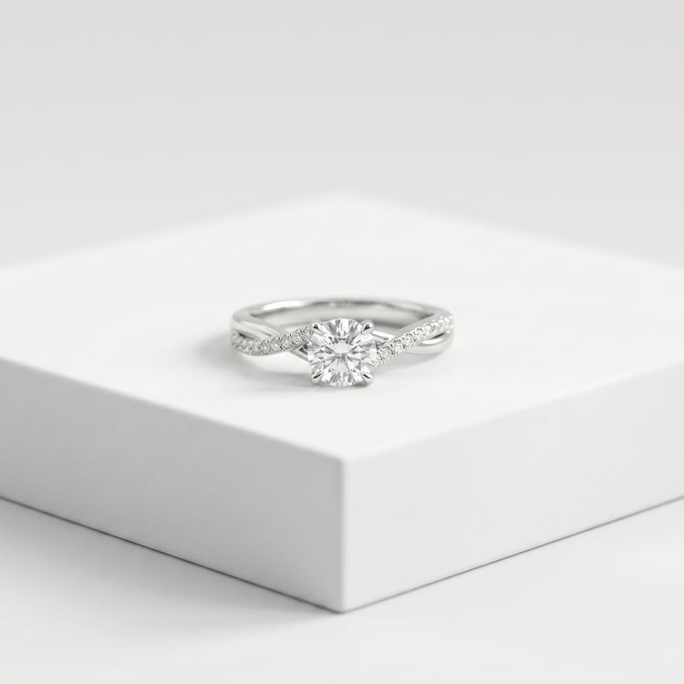 Zásnubní proplétaný prsten s postranními lab-grown diamanty Aliye 167519