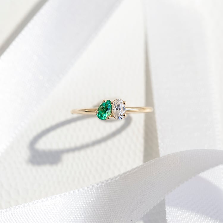 Zásnubní prsten Toi et Moi se smaragdem a moissanitem Philip 110266