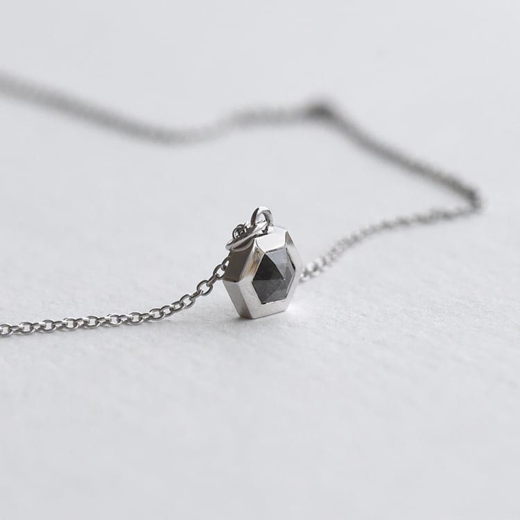 Náhrdelník se salt and pepper diamantem 74225