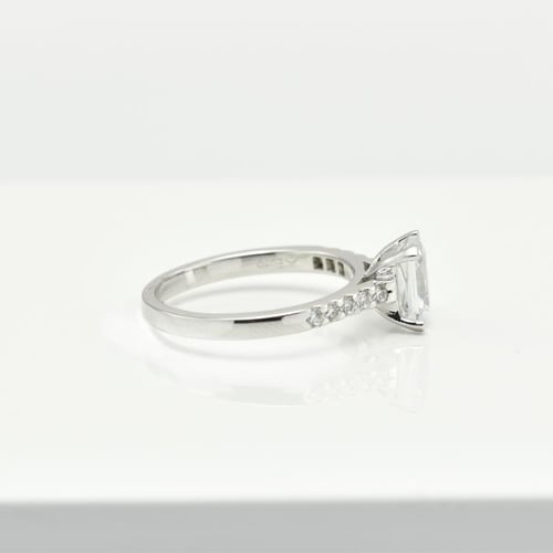 Zásnubní prsten s emerald diamantem Lonia