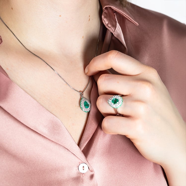 Přívěsek plný smaragdů a diamantů Sandiah 152108