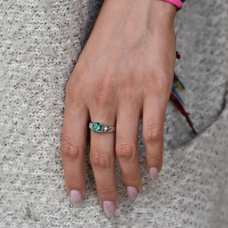 Stříbrný prsten se smaragdem a zirkony Arieva 24607