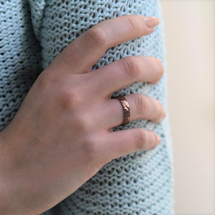 Zlatý snubní prsten 106654