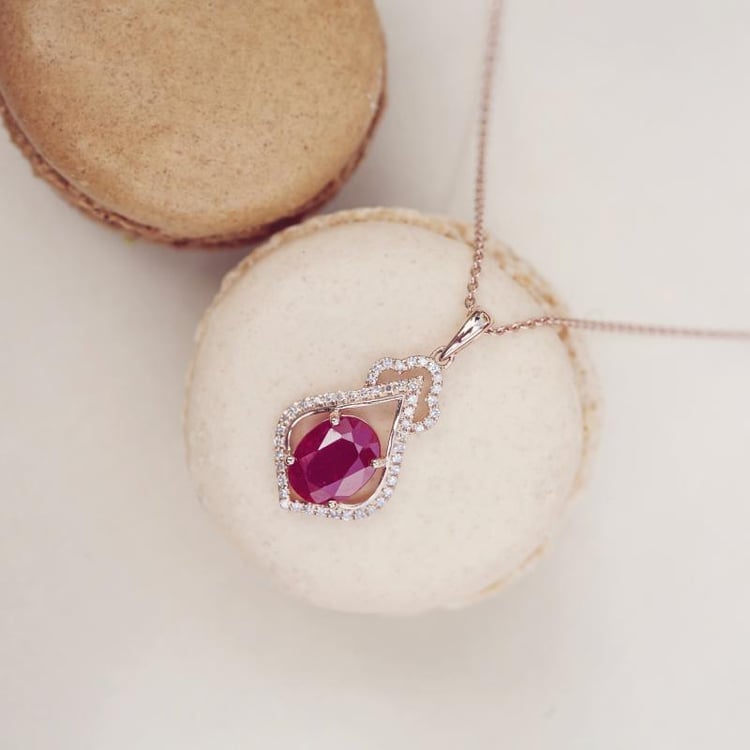 Náhrdelník s rubínem 12963