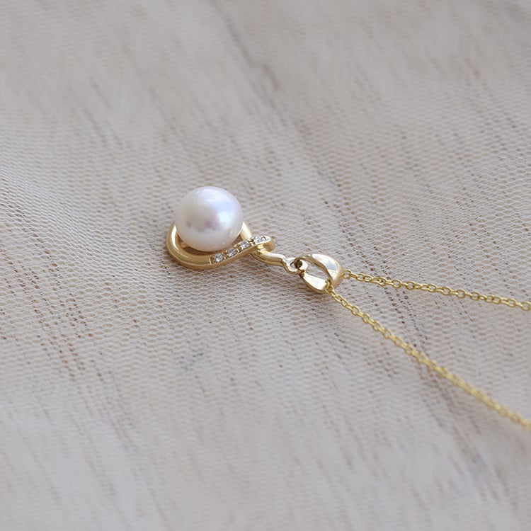 Zlatý perlový přívěsek se zirkony 64452