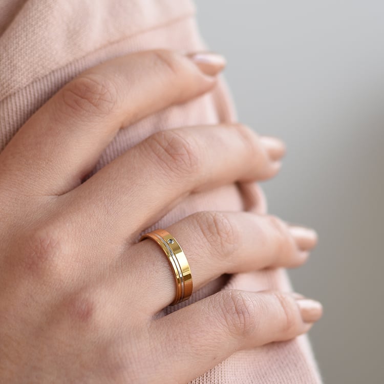 Prsten s pruhem a diamantem 61725