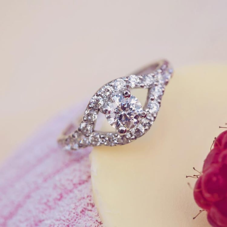 Diamantový zásnubní prsten ze zlata 12254