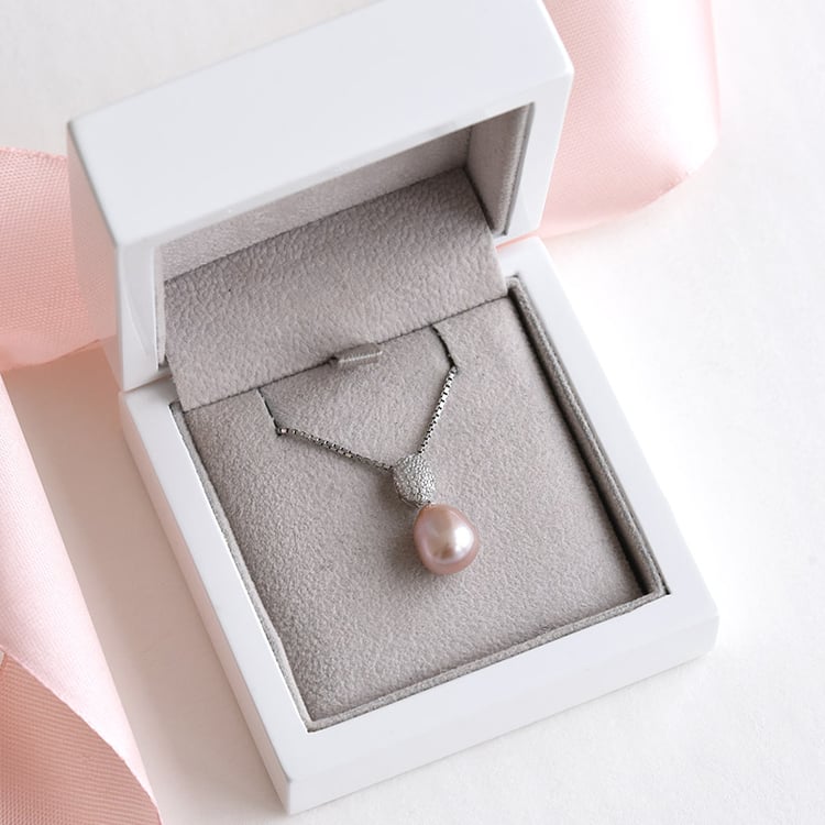 Stříbrný přívěsek s perlou a zirkony 78013