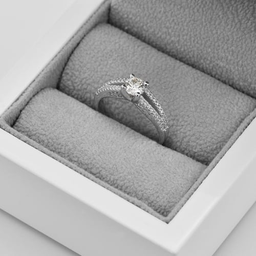 Zásnubní prsten plný diamantů Arendy
