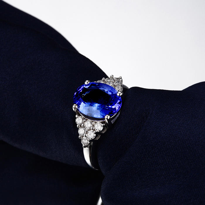Prsten s oválným tanzanitem 5653