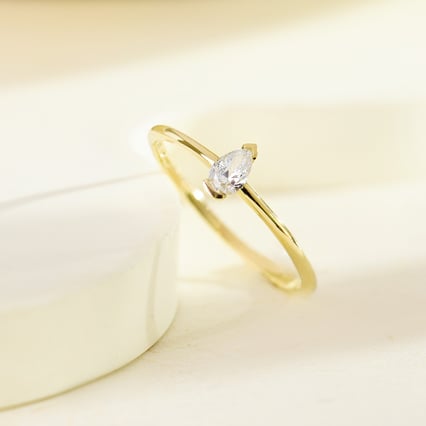 Minimalistický prsten ze zlata s lab-grown pear diamantem Valentin