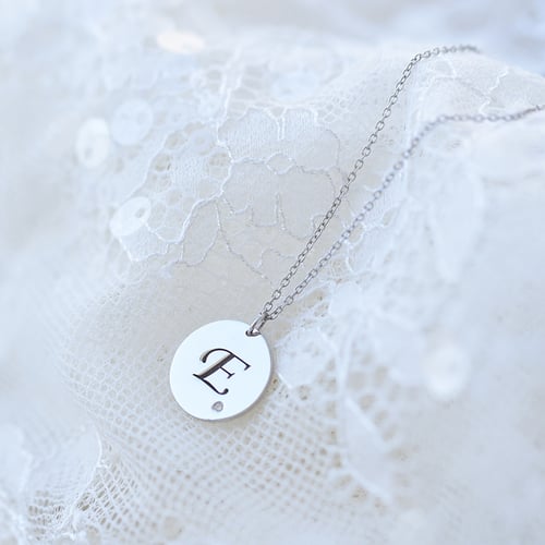 Zlatý přívěsek s diamantem a gravírem písmene Sager