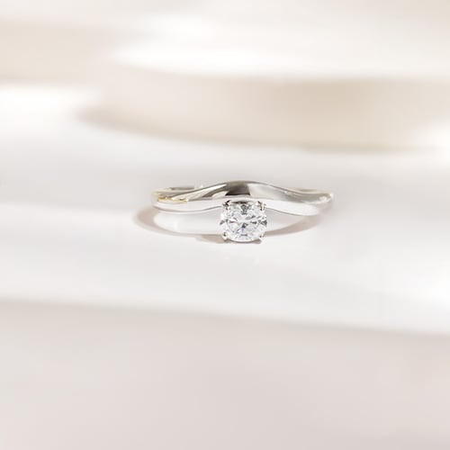 Atypický zásnubní prsten s 0.5ct IGI certifikovaným oval diamantem Adina