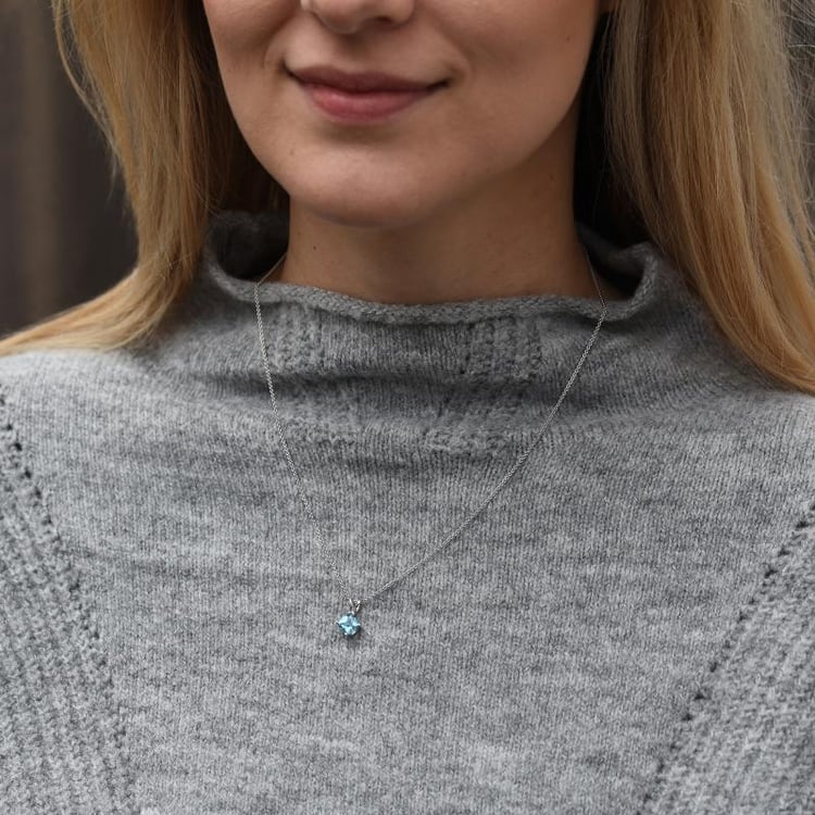 Zlatý náhrdelník s topazem 48613