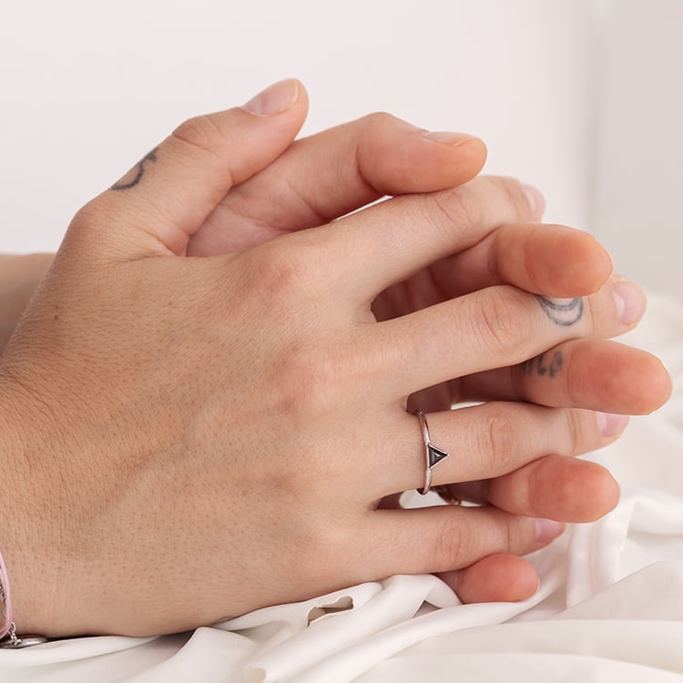 Zlatý prsten s černým trojúhelníkovým diamantem Daslis 129181