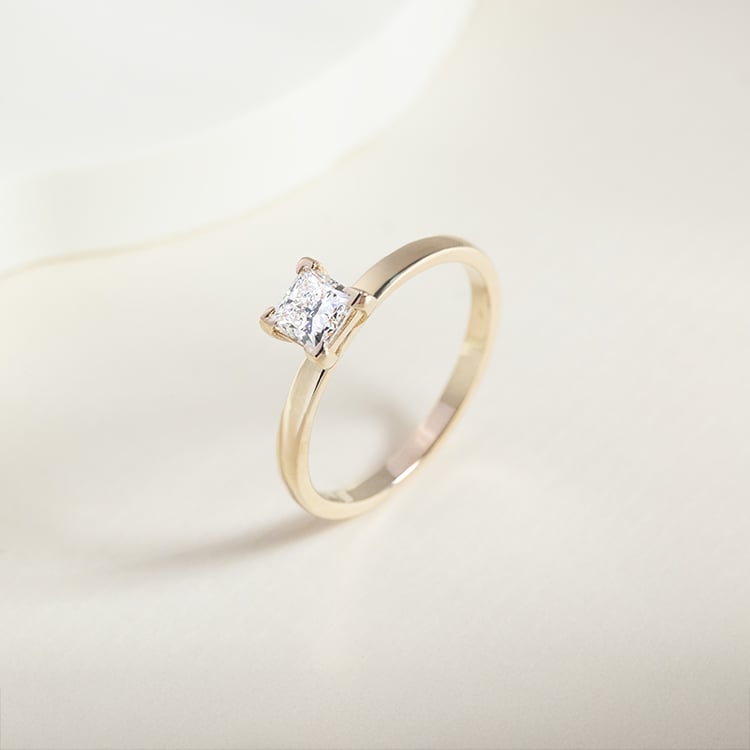 Zásnubní prsten s princess diamantem Nangai 149650