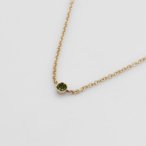Minimalistický náhrdelník se zeleným diamantem Glosie