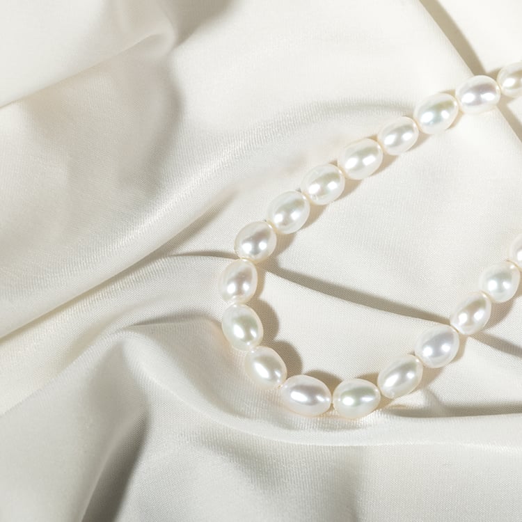 Stříbrný perlový náhrdelník Lucille 134690