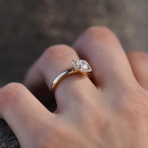 Zásnubní zlatý prsten s diamanty Eleria