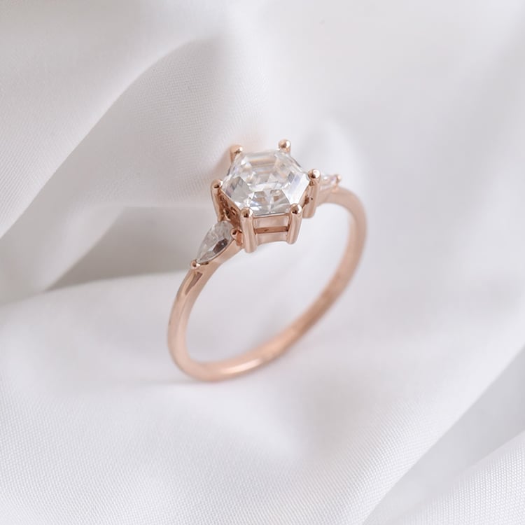 Prsten s moissanitem 90257