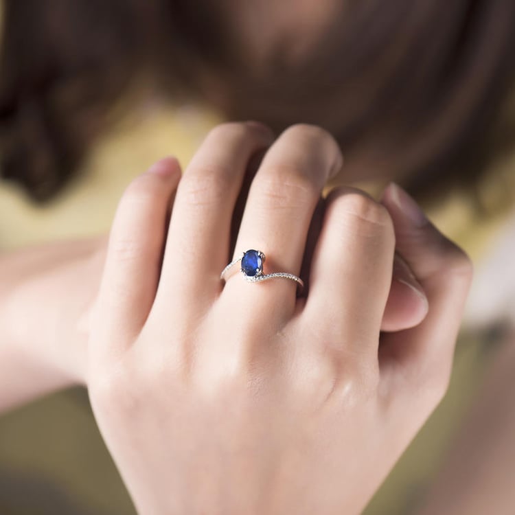 Prsten s oválným safírem 17782