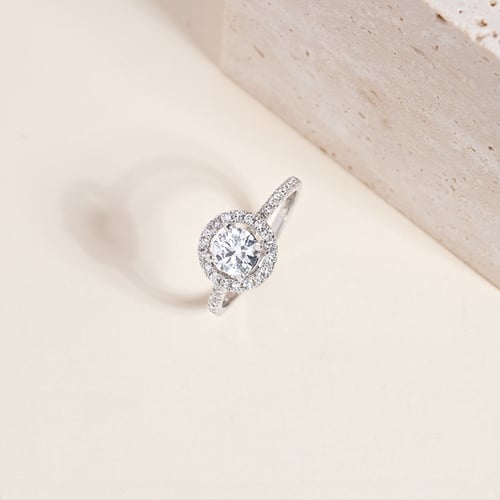 Zlatý halo zásnubní prsten s lab-grown diamanty Kerau