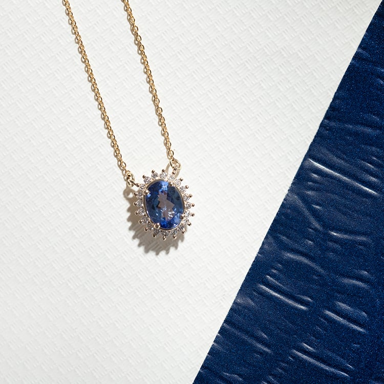 Africký tanzanit s diamanty v náhrdelníku Laina 111492