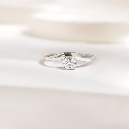 Atypický zásnubní prsten s oval diamantem Adina