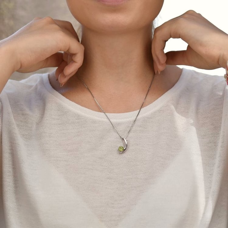 Náhrdelník s olivínem 107831