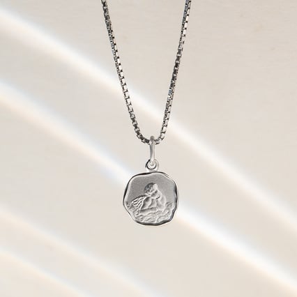 Stříbrný přívěsek se symbolem anděla Raguel