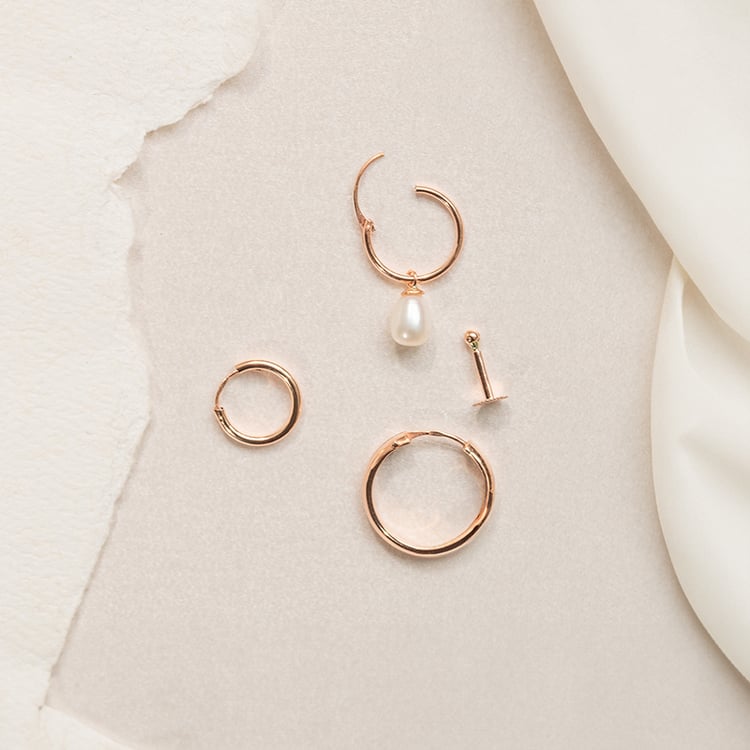 Zlatý labret piercing do ucha Izis 138343