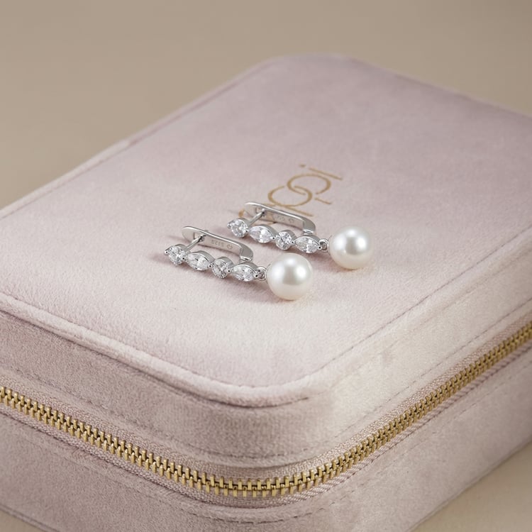 Stříbrné jednoduché visací náušnice s perlou a zirkony Vanda 166327