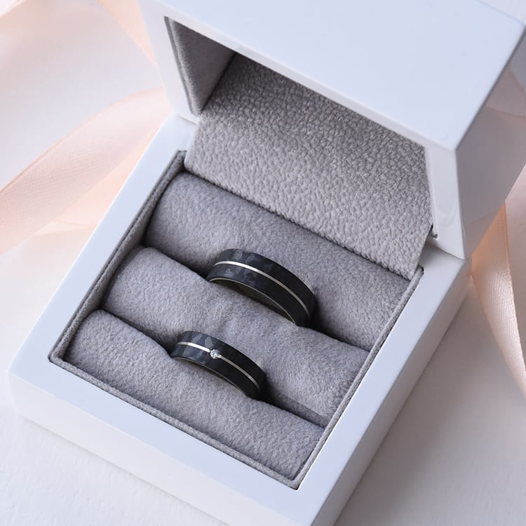 Karbonové snubní prsteny ze zlata 77694