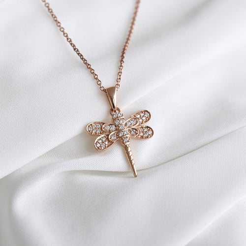 Přívěsek ve tvaru diamantové vážky Tammi
