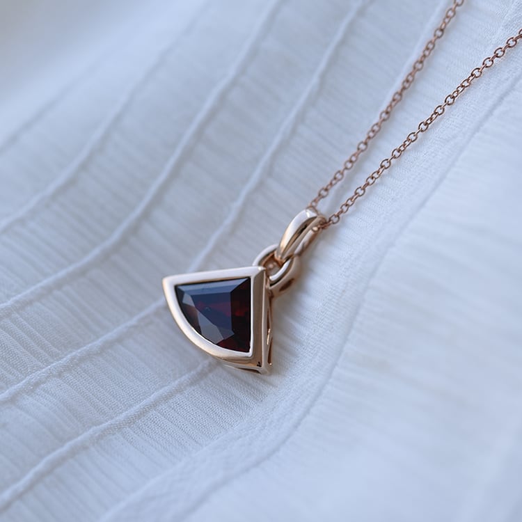 Přívěsek z růžového zlata 61466