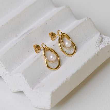 Stříbrné perlové náušnice s bílými topazy Frida