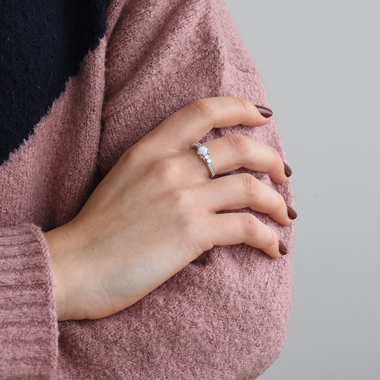 Stříbrný prsten s opálem a zirkony 73508