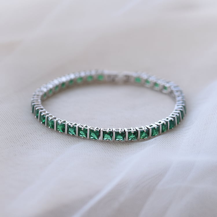 Smaragdy ve stříbrném náramku 59719
