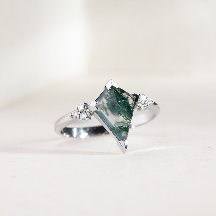 Jedinečný zásnubní prsten s mechovým achátem Kettil 150083