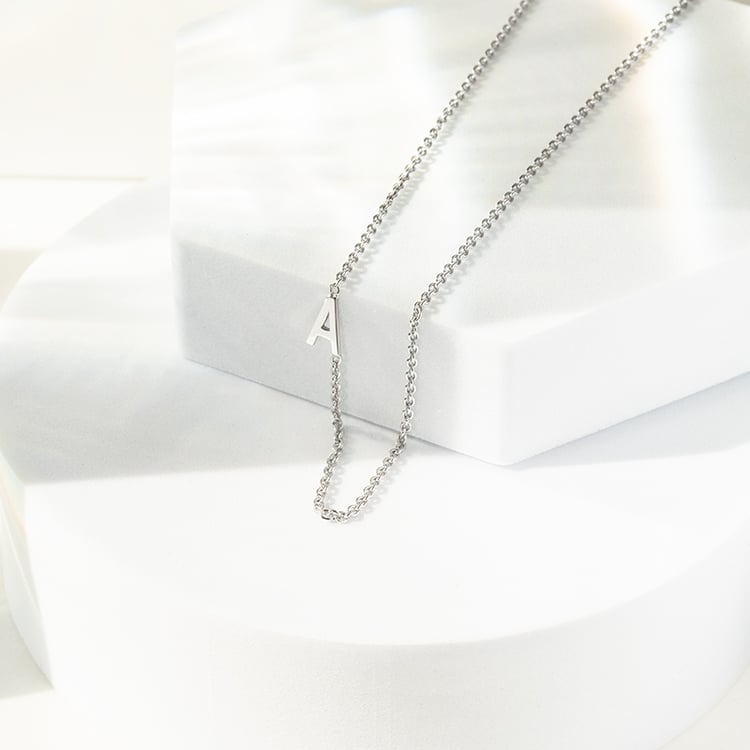 Stříbrný náhrdelník s písmenkem podle vaší volby Lupe 142626