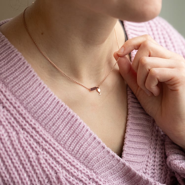 Stříbrný náhrdelník s lahví a sklenkou vína Drue 135452