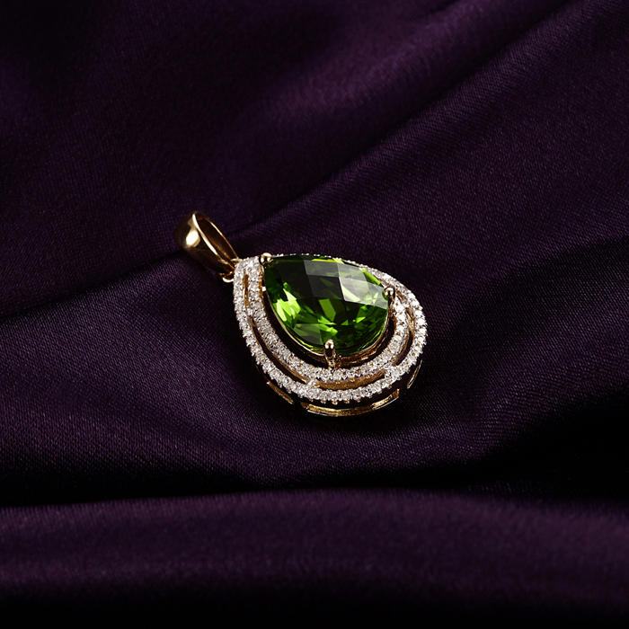 Olivínový přívěsek s diamanty 3670