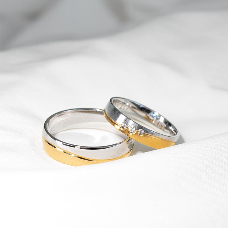 Zlaté snubní prsteny ze zlata se třemi diamanty Brennan 125593