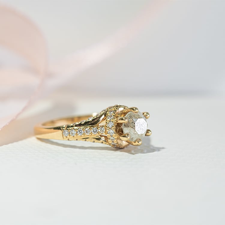 Halo zásnubní prsten se salt and pepper diamantem Heshmy 122028